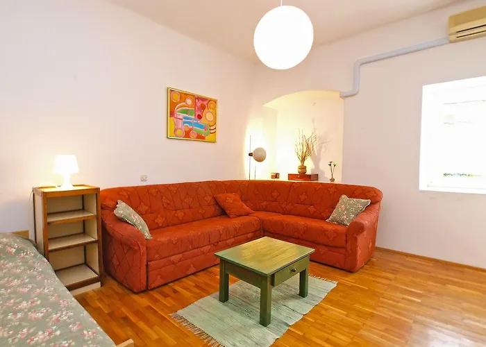 펜션 House Orieta 385